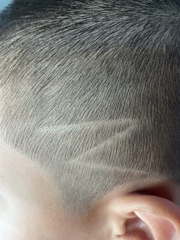 Men's fade with a hair design
